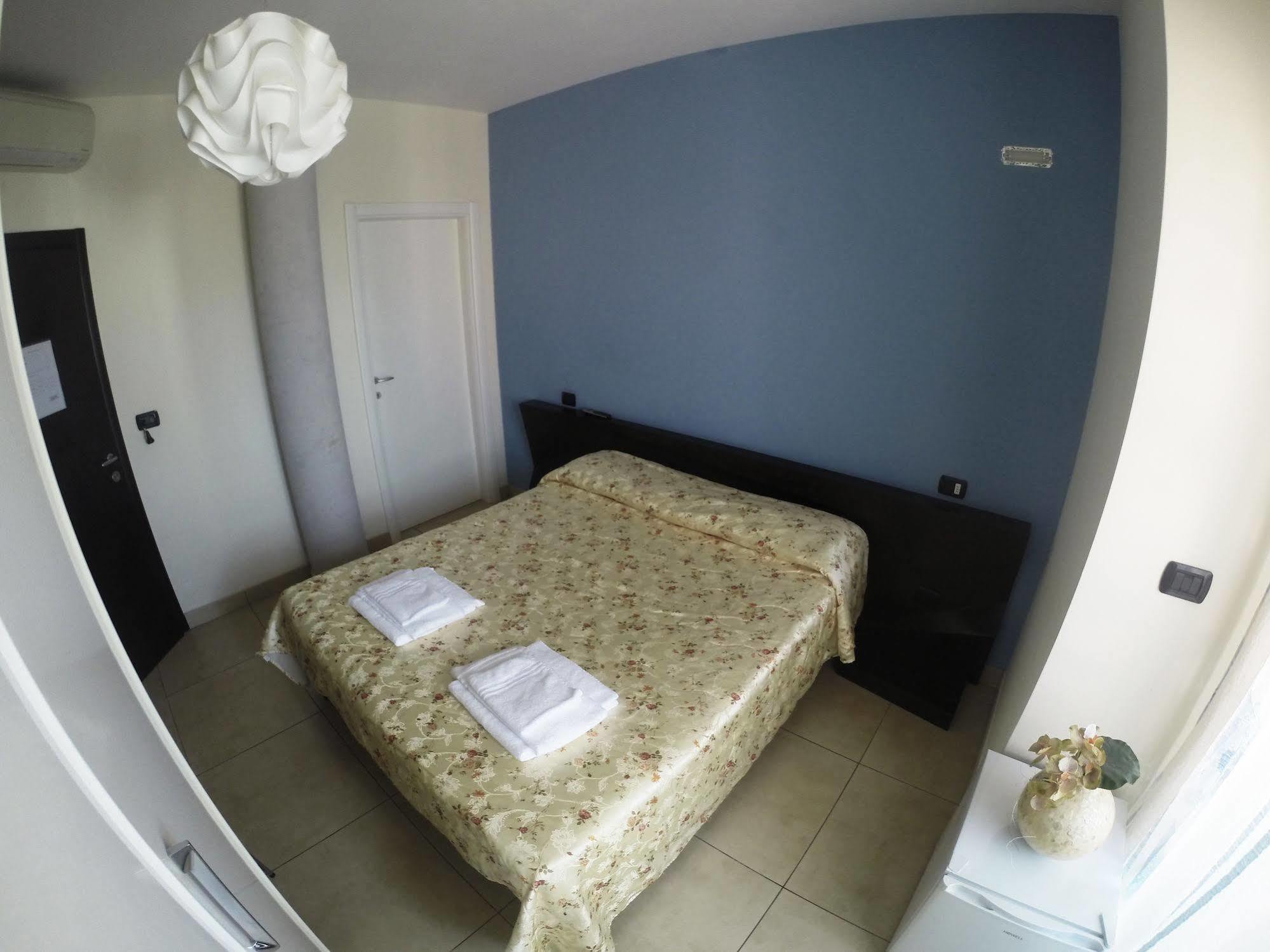 B&B Via Gallipoli Алецио Екстериор снимка